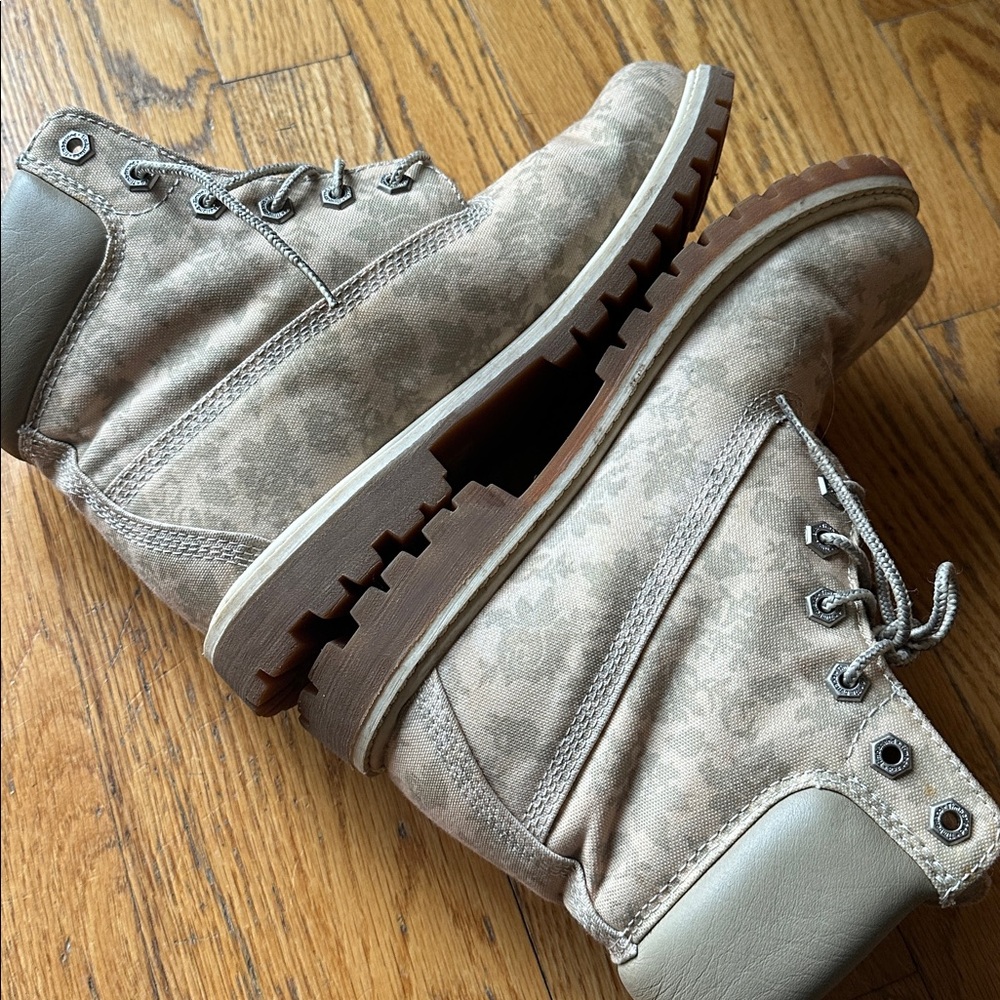 Timberland 6” Floral Combat Boots - RARE Limited Edition 6248B
